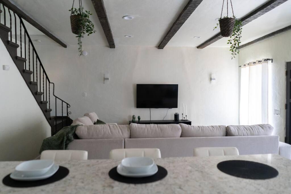 Spacious 2-Bedroom Unit In Hollywood Los Angeles Extérieur photo